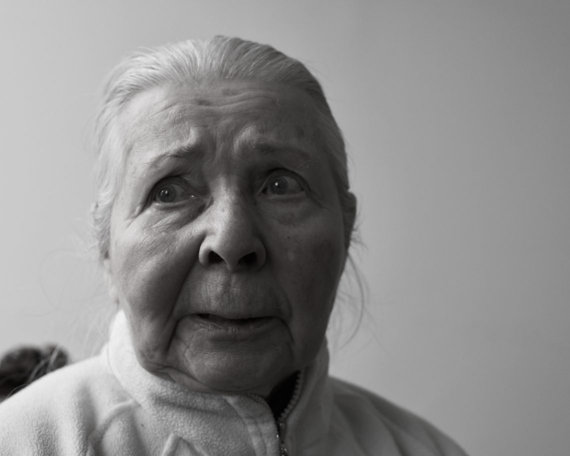 Fotograf: Henry Bronett. Porträtt av Karla Bronett hemma i Stockholm 30 jan 2026