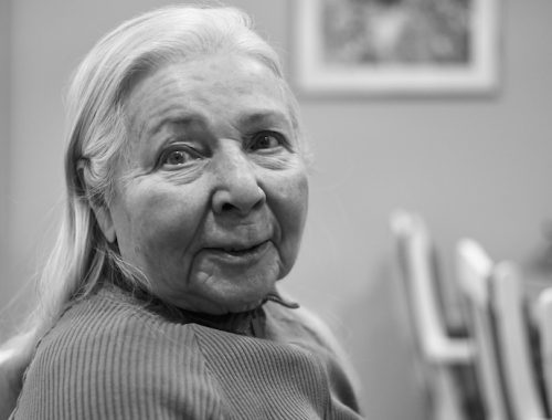 Fotograf: Henry Bronett. Porträtt av Karla Bronett hemma i Stockholm 30 jan 2026