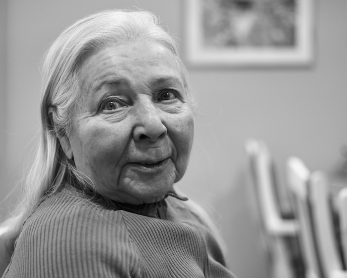 Fotograf: Henry Bronett. Porträtt av Karla Bronett hemma i Stockholm 30 jan 2026